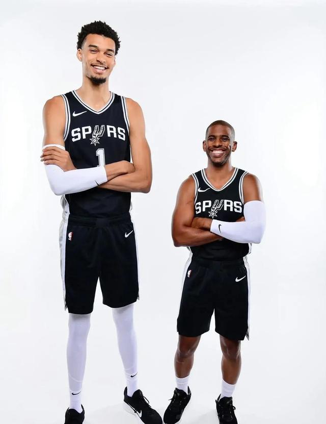 关于马刺阵容整体完整，尼克斯难有太多优势的信息